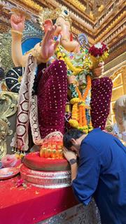 Kartik Aaryan snapped at Lalbhaug cha Raja