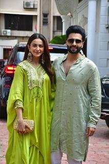 Jackky Bhagnani and Rakul Preet Singh outside Shilpa Shetty's residence for Ganapati Darshan