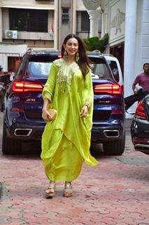 Rakul Preet Singh outside Shilpa Shetty's residence for Ganapati Darshan