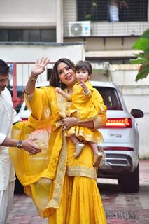 Bipasha Basu and Devi Basu Singh Grover outside Shilpa Shetty's residence for Ganapati Darshan