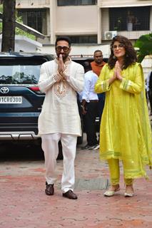 Ayushmann Khurrana and Tahira Kashyap Khurrana  outside Shilpa Shetty's residence for Ganapati Darshan