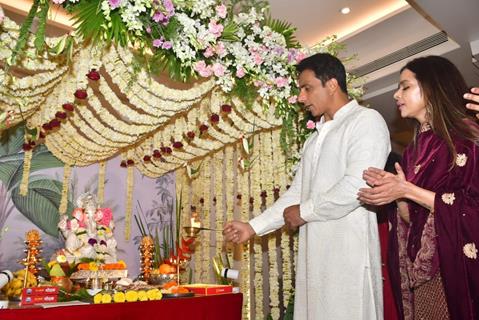 Sonu Sood snapped celebrating Ganesh Chaturthi at his home