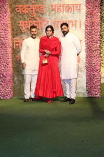 Sonam Kapoor and Anand Ahuja snapped at Antilia for Ganesh Chaturthi