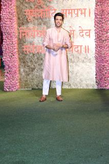 Tusshar Kapoor snapped at Antilia for Ganesh Chaturthi