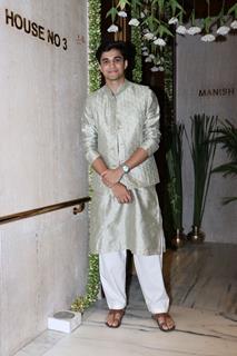 Abhay Verma snapped outside Manish Malhotra's house for Ganapati Bappa's Darshan