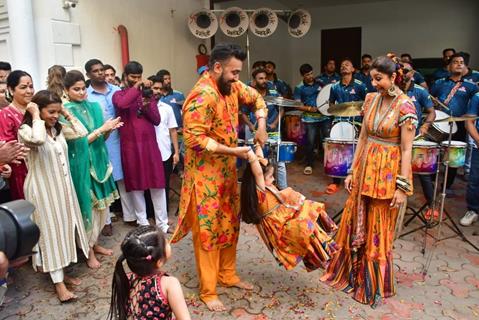 Shilpa Shetty and Raj Kundra snapped at their Ganapati Bappa Visarjan