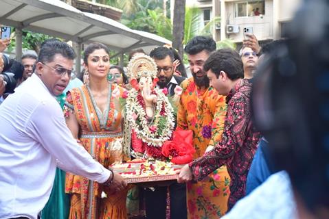 Shilpa Shetty snapped at their Ganapati Bappa Visarjan