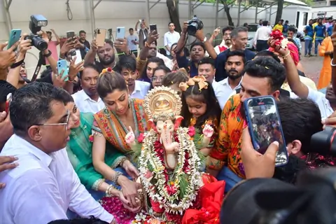 Shilpa Shetty snapped at their Ganapati Bappa Visarjan