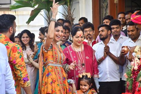 Shilpa Shetty snapped at their Ganapati Bappa Visarjan