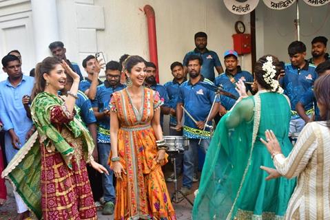 Shamita Shetty and Shilpa Shetty snapped at their Ganapati Bappa Visarjan