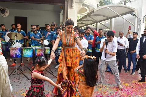 Shilpa Shetty snapped at their Ganapati Bappa Visarjan