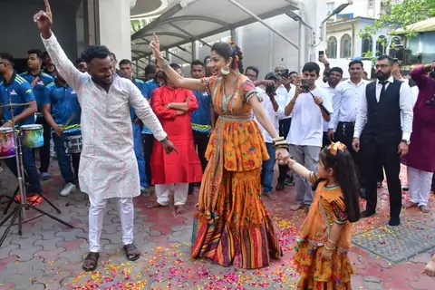 Shilpa Shetty snapped at their Ganapati Bappa Visarjan