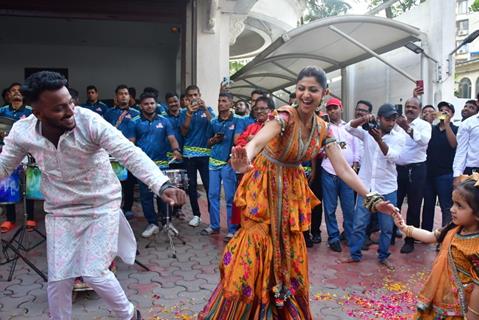 Shilpa Shetty snapped at their Ganapati Bappa Visarjan