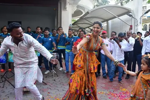Shilpa Shetty snapped at their Ganapati Bappa Visarjan