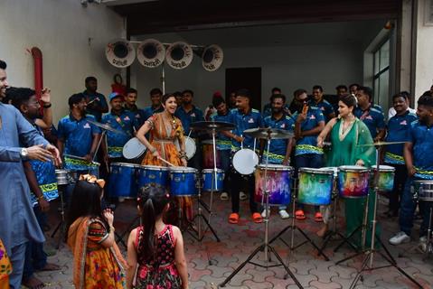 Shamita Shetty and Shilpa Shetty snapped at their Ganapati Bappa Visarjan