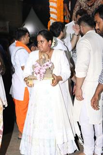 Arpita Khan Sharma snapped at thair Ganpati Visarjan