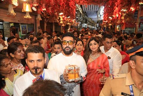 Shilpa Shetty and Raj Kundra snapped at Lalbhaug Cha Raja