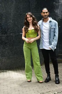 Prateik Babbar and Elli Avram snapped promoting their song Tere Dar Pe Sanam
