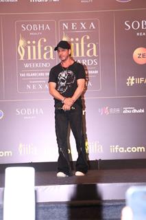 Shah Rukh Khan snapped at the conference of 24th IIFA Awards