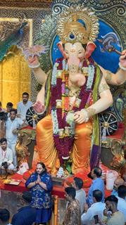 Anant Ambani snapped at Lalbhaug cha Raja