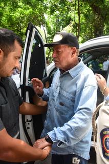 Salim Khan snapped outside Malaika Arora’s father’s house 