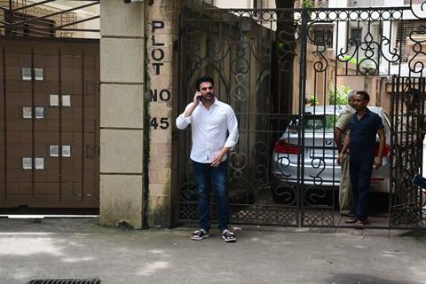 Arbaaz Khan snapped outside Malaika Arora’s father’s house 