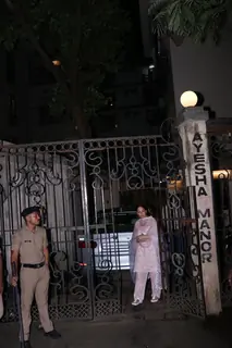 Celebrities snapped outside Malaika Arora’s father’s house 
