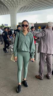 Jasmin Bhasin snapped at the airport