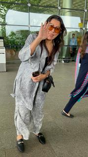 Pooja Bedi snapped at the airport