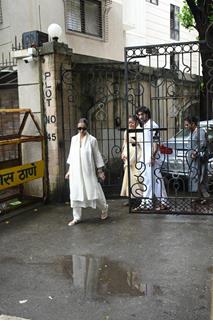 Malaika Arora and Arhaan Khan arrive for Malaika Arora's father Anil Mehta's last rites