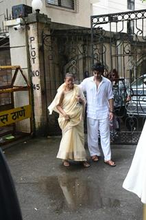 Arhaan Khan arrive for Malaika Arora's father Anil Mehta's last rites