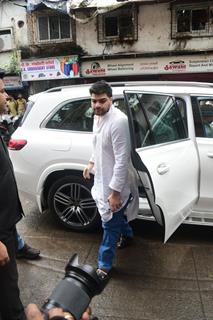 Atul Agnihotri arrive for Malaika Arora's father Anil Mehta's last rites