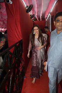 Esha Deol snapped at Lalbhag cha Raja