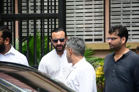 Celebrities arrive for Malaika Arora's father Anil Mehta's last rites