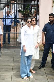 Celebrities arrive for Malaika Arora's father Anil Mehta's last rites