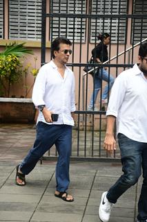 Celebrities arrive for Malaika Arora's father Anil Mehta's last rites