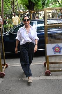 Gauri Khan arrive for Malaika Arora's father Anil Mehta's last rites