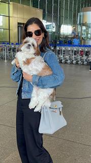 Sophie Choudry snapped at the airport