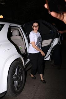 Karisma Kapoor snapped outside Malaika Arora’s father’s house in Bandra