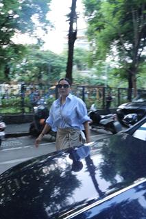 Gauri Khan snapped outside Malaika Arora’s father’s house in Bandra