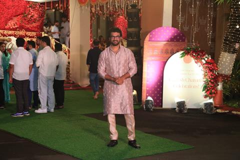 Sharad Kelkar snapped at CM’s residence for Ganpati Darshan