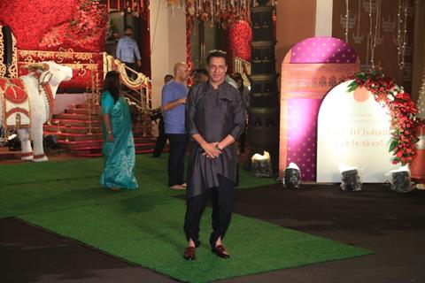 Madhur Bhandarkar snapped at CM’s residence for Ganpati Darshan