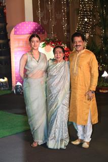 Asha Bhosle and Udit Narayan snapped at CM’s residence for Ganpati Darshan