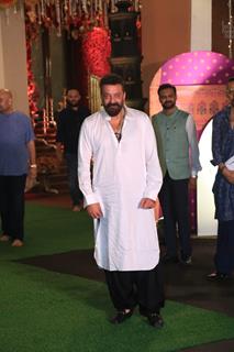 Sanjay Dutt snapped at CM’s residence for Ganpati Darshan