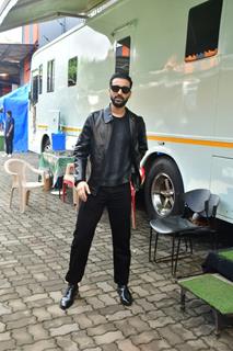 Raghav Juyal snapped promoting their upcoming film Yudhra on the sets of India’s Best Dancer