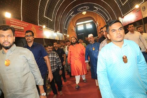 Anant Ambani snapped at Lalbaugcha Raja