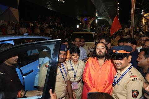 Anant Ambani snapped at Mumbai Cha Raja Ganesh Galli