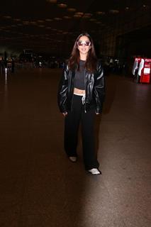 Kiara Advani snapped at the airport