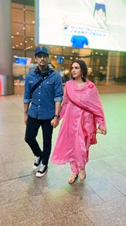 Aditi Rao Hydari and Siddharth snapped at the Mumbai airport 