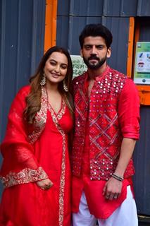 Sonakshi Sinha and Zaheer Iqbal snapped on the sets of India's Best Dancer season 4